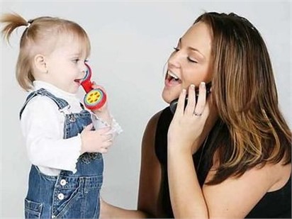 娃總愛(ài)“搶話”？別急著制止！這是語(yǔ)言爆發(fā)期的信號(hào)～