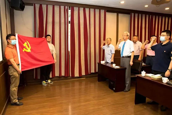 致敬——中國乳制品工業(yè)協會原理事長宋昆岡同志光榮在黨五十年